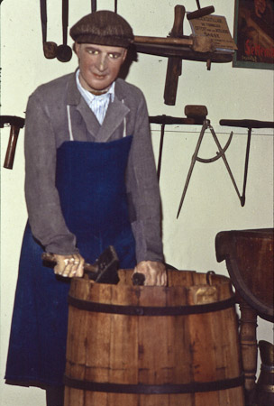Jean Dufaye : Musée du folklore